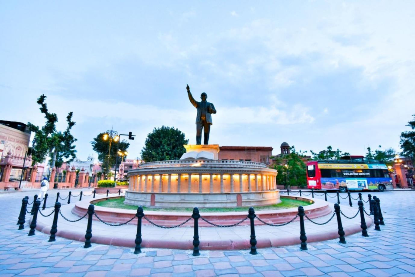 Hotel Rv Golden Amritsar Exterior foto